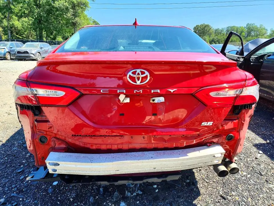 2020 TOYOTA CAMRY SE  
