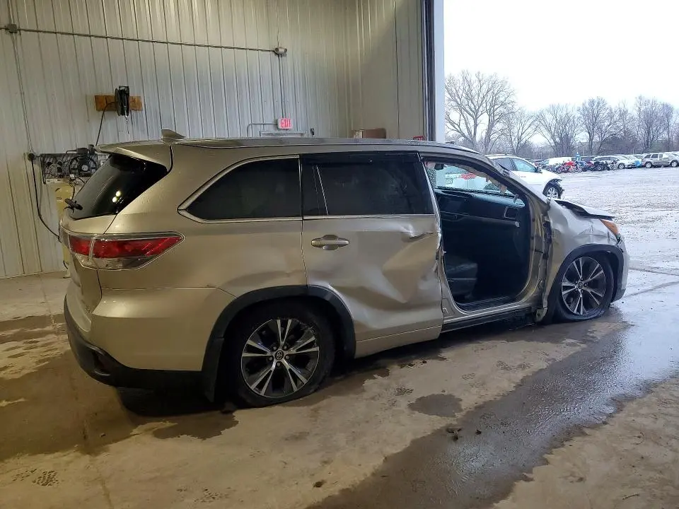 2016 TOYOTA HIGHLANDER XLE  