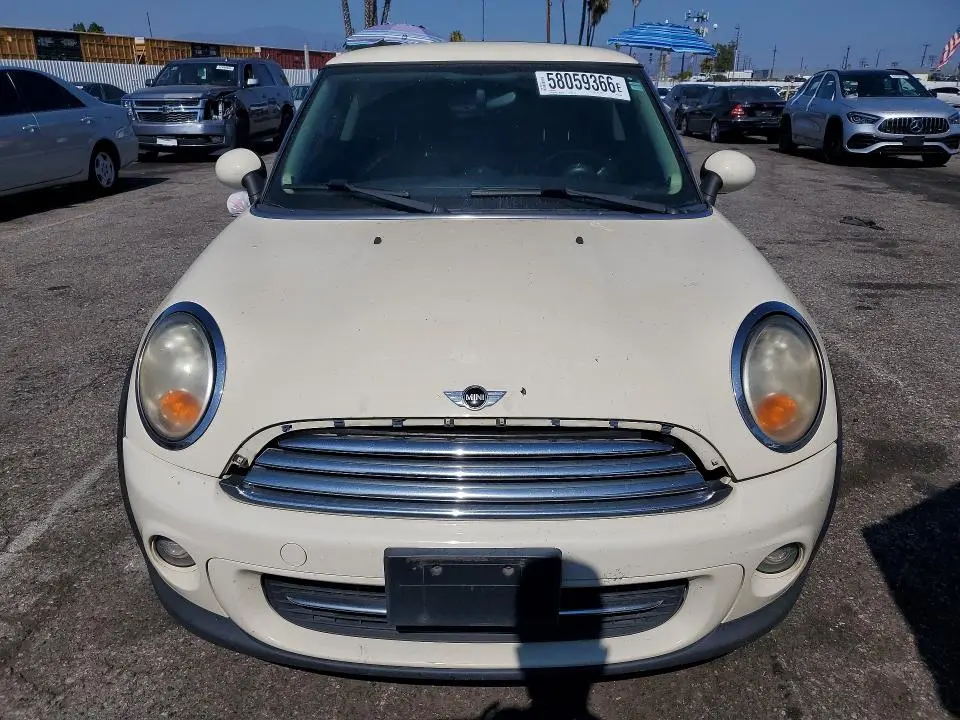 2011 MINI COOPER   