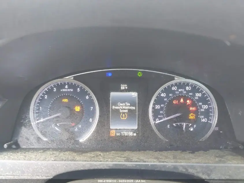 2016 TOYOTA CAMRY LE
