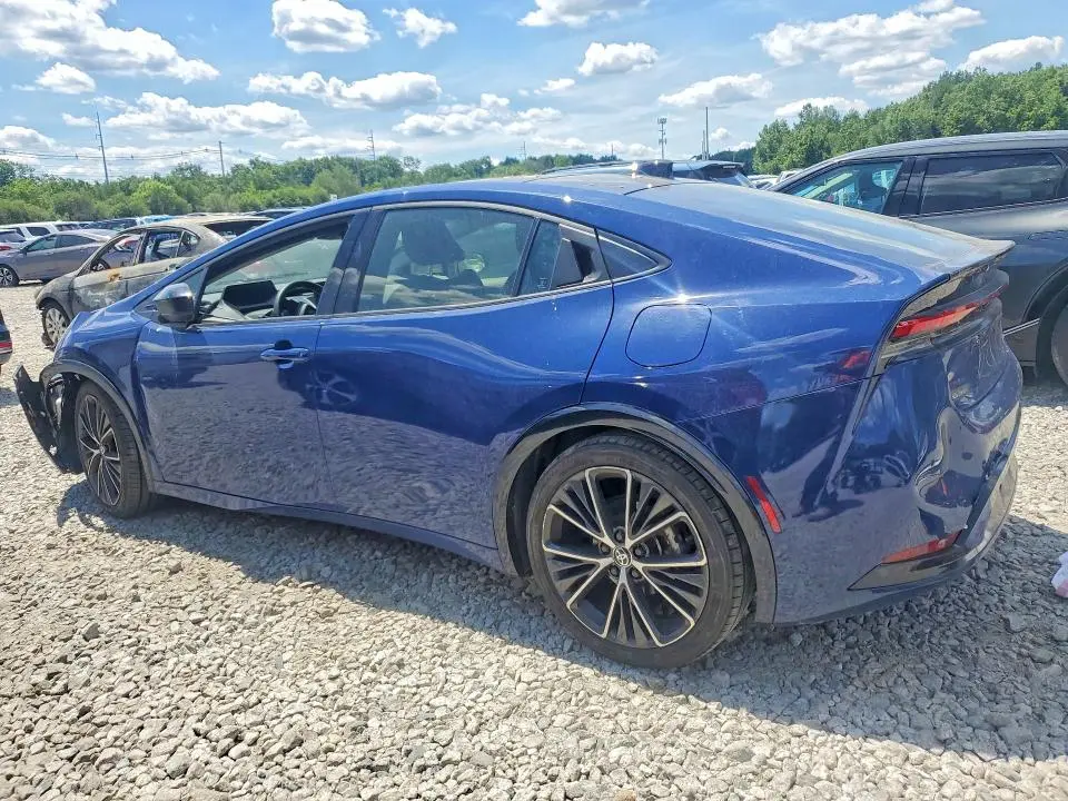 2024 TOYOTA PRIUS XLE  