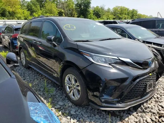 2021 TOYOTA SIENNA XSE  