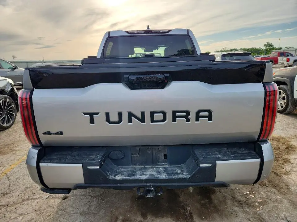 2022 TOYOTA TUNDRA PLATINUM  