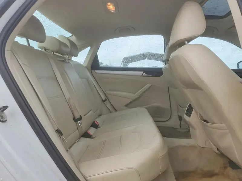 2013 VOLKSWAGEN PASSAT SE  
