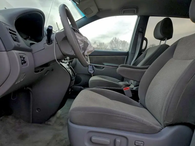 2010 TOYOTA SIENNA CE  