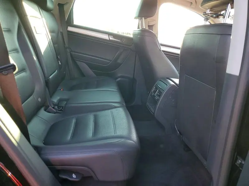 2014 VOLKSWAGEN TOUAREG V6  