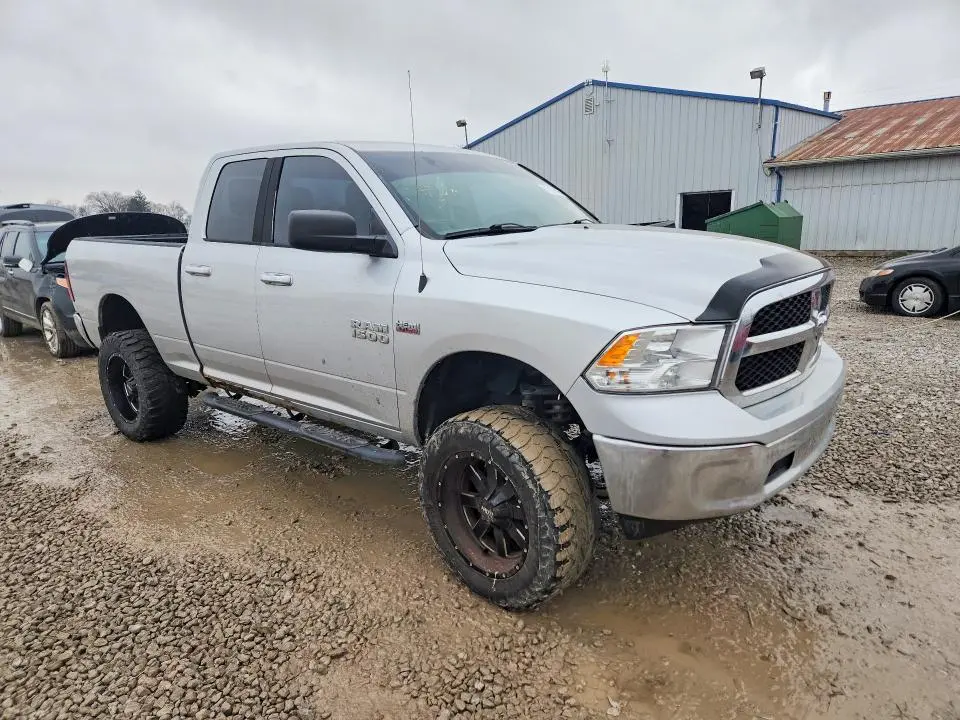 2016 RAM 1500 SLT  
