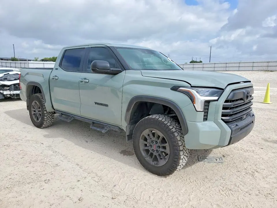 2024 TOYOTA TUNDRA SR5  