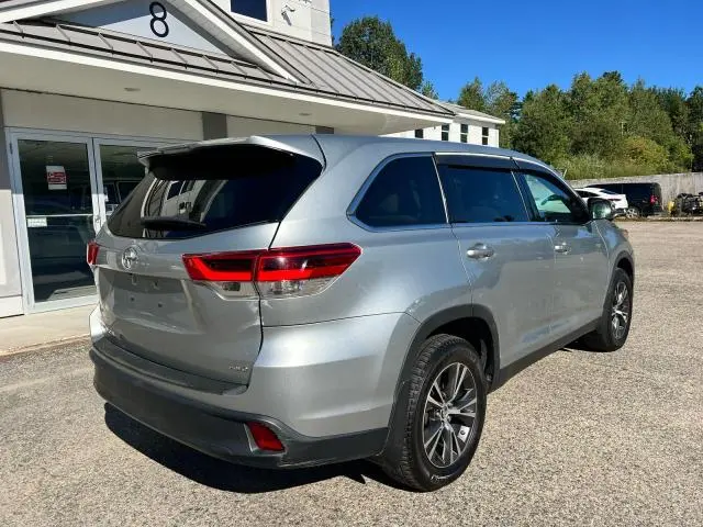 2019 TOYOTA HIGHLANDER LE  