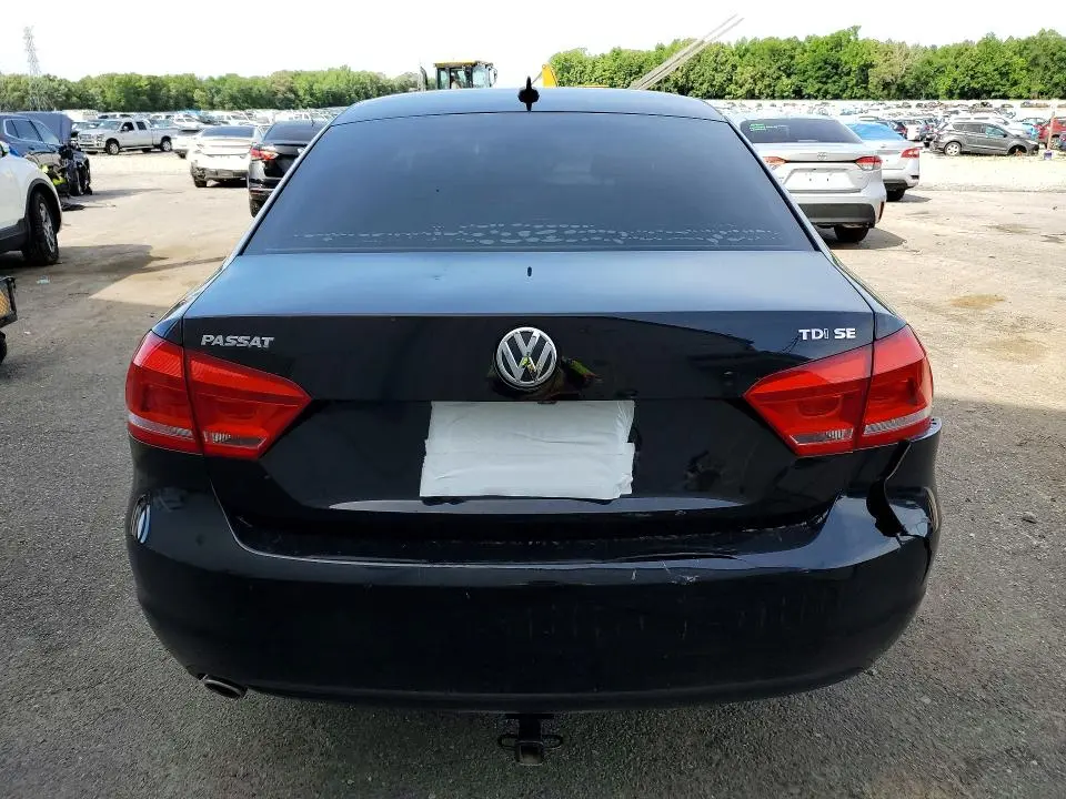 2015 VOLKSWAGEN PASSAT SE  