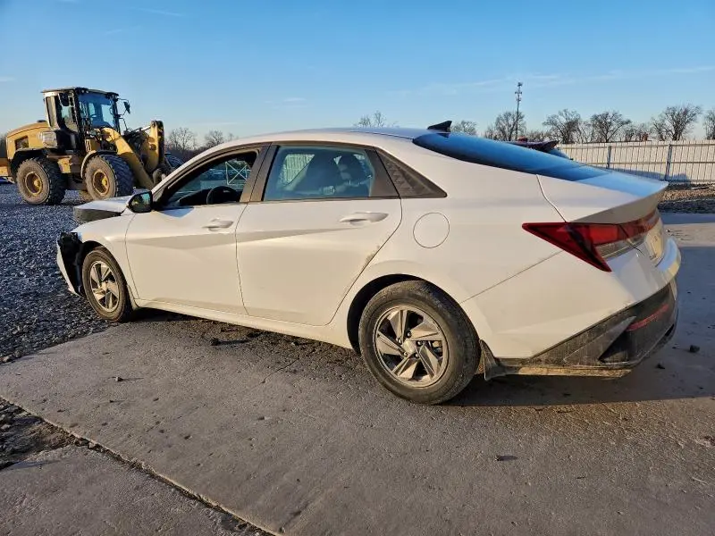 2024 HYUNDAI ELANTRA SE  