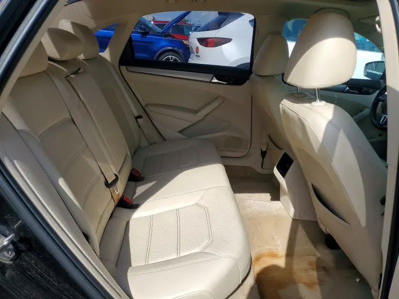 2015 VOLKSWAGEN PASSAT   