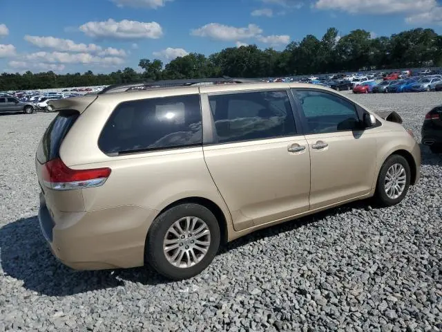 2012 TOYOTA SIENNA XLE  