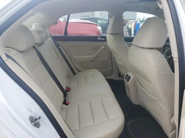 2010 VOLKSWAGEN JETTA SE  