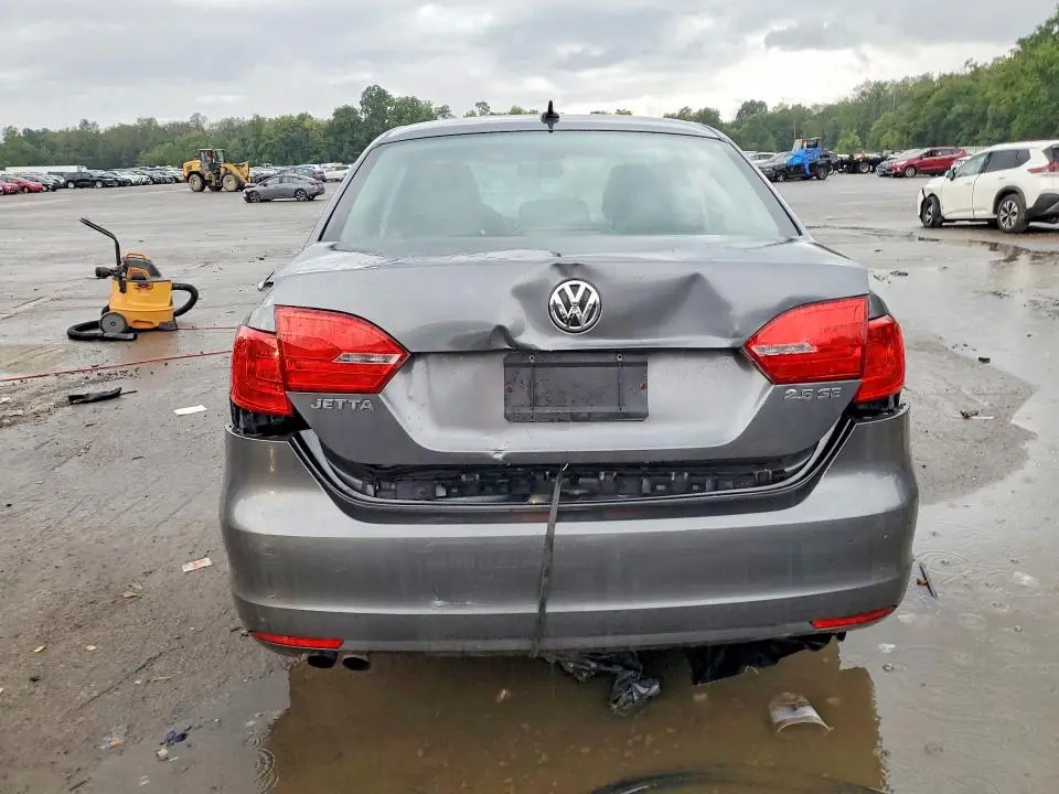 2011 VOLKSWAGEN JETTA SE  