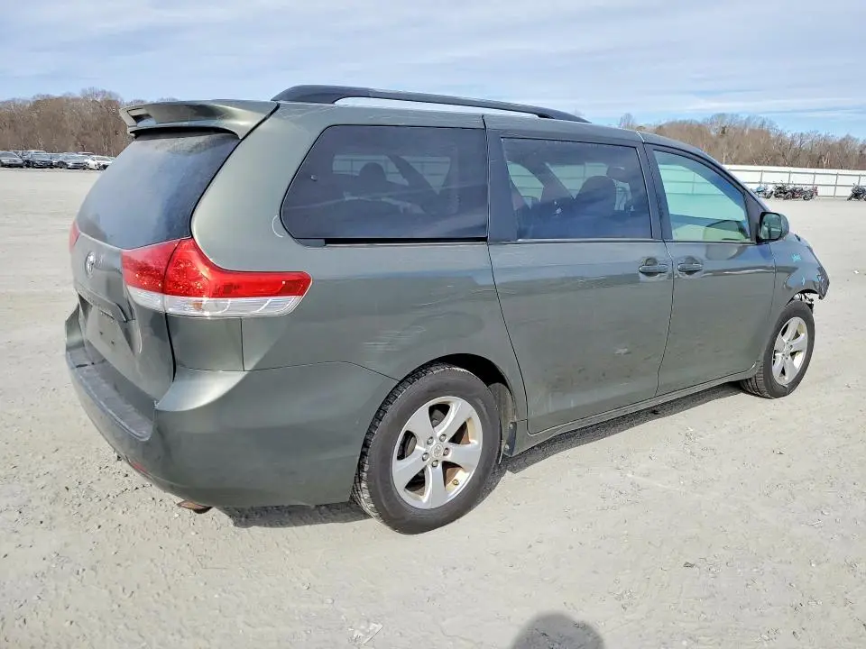 2011 TOYOTA SIENNA LE  