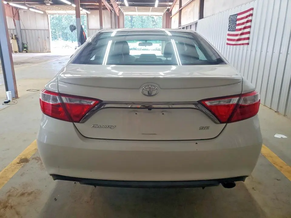 2015 TOYOTA CAMRY SE  