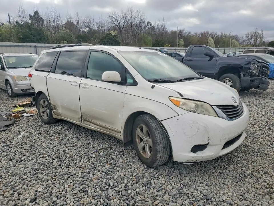 2011 TOYOTA SIENNA LE 8-PASSENGER  