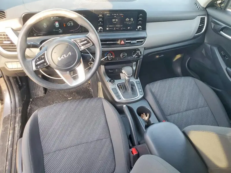2024 KIA SELTOS LX  