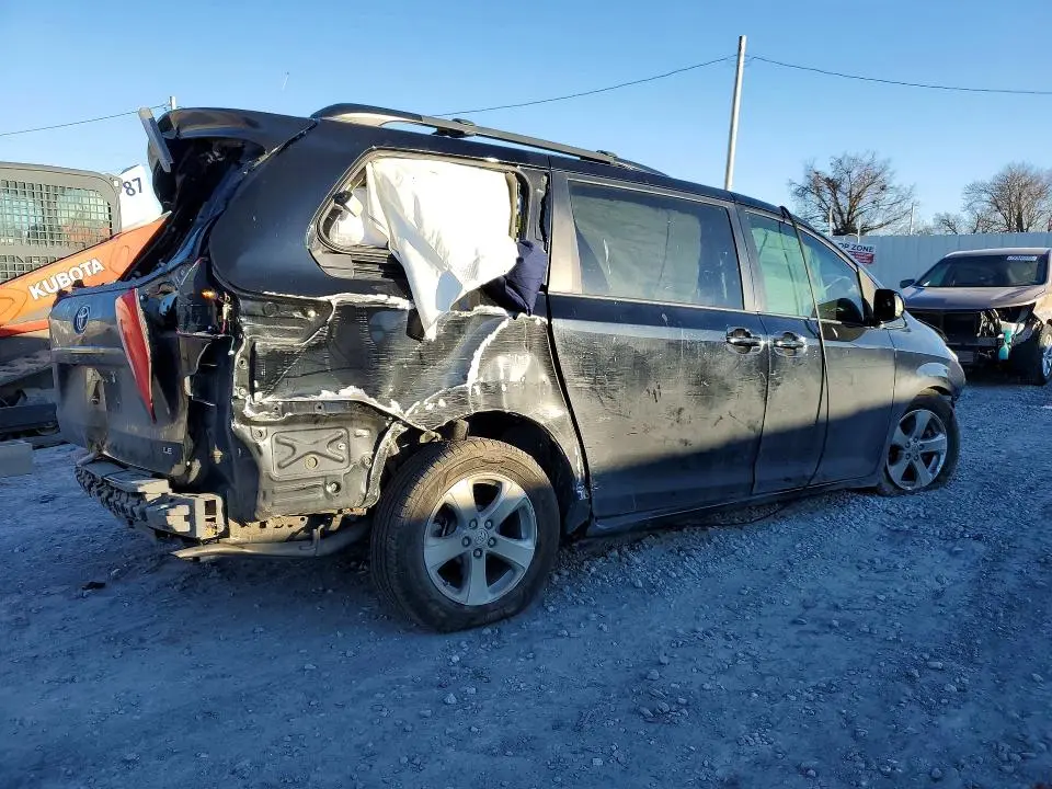 2015 TOYOTA SIENNA LE 8-PASSENGER  