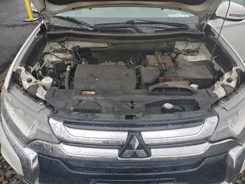 2016 MITSUBISHI OUTLANDER SE  