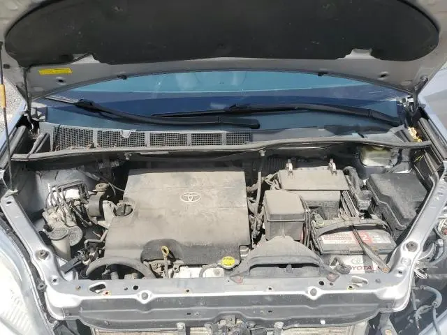 2015 TOYOTA SIENNA LE  