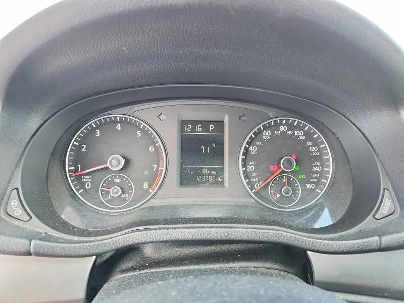 2014 VOLKSWAGEN PASSAT S  