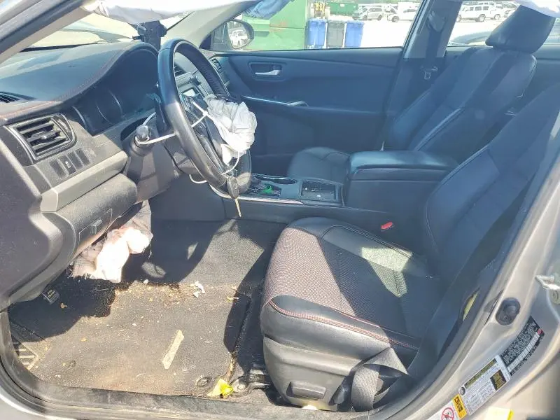 2016 TOYOTA CAMRY SE  