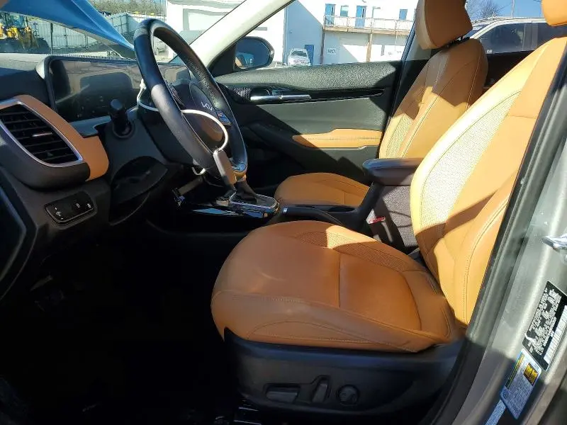 2024 KIA SELTOS EX  