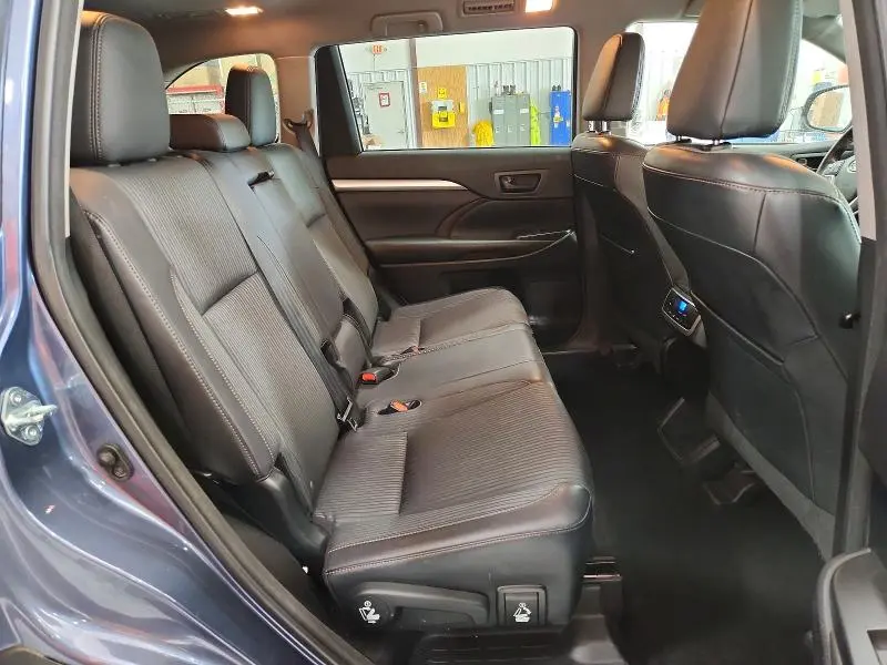 2015 TOYOTA HIGHLANDER LE PLUS  