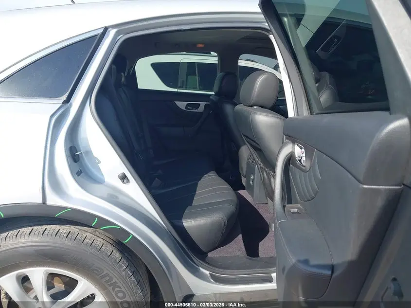 2017 INFINITI QX70  