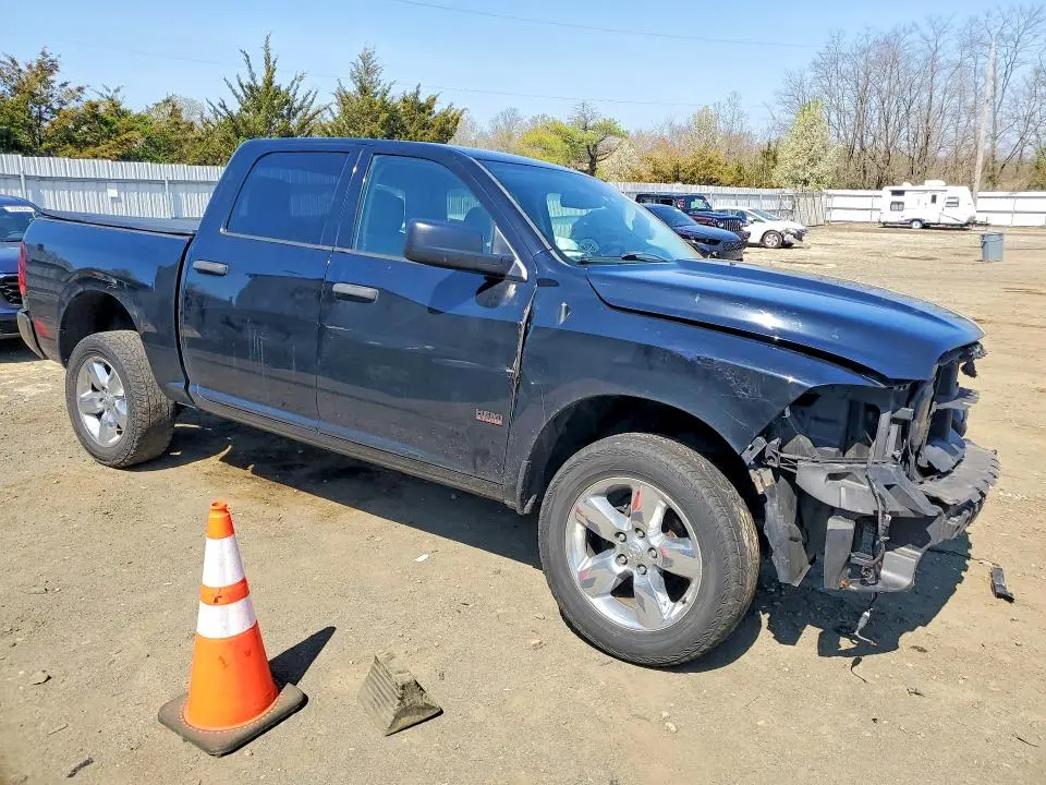 2014 RAM 1500 ST  