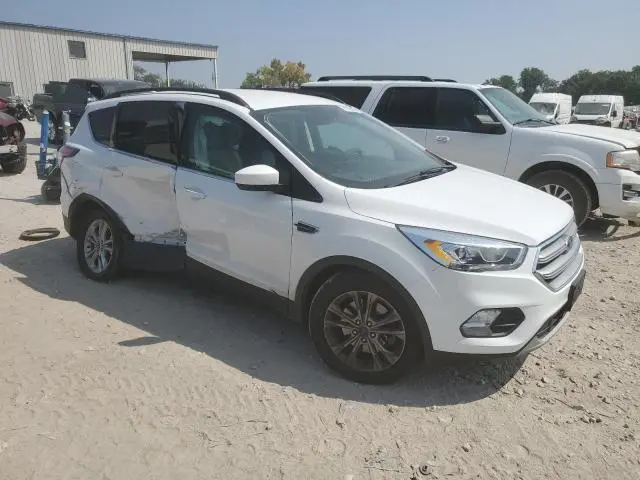 2017 FORD ESCAPE SE  