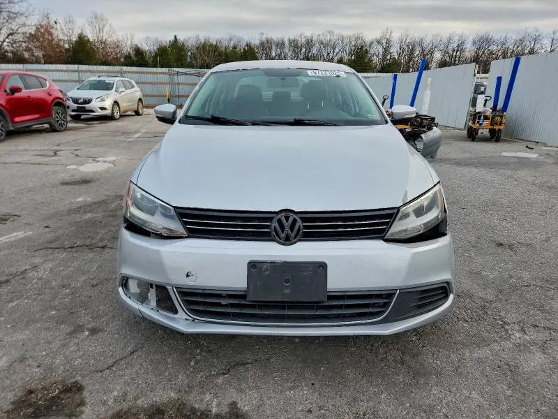 2013 VOLKSWAGEN JETTA SE  