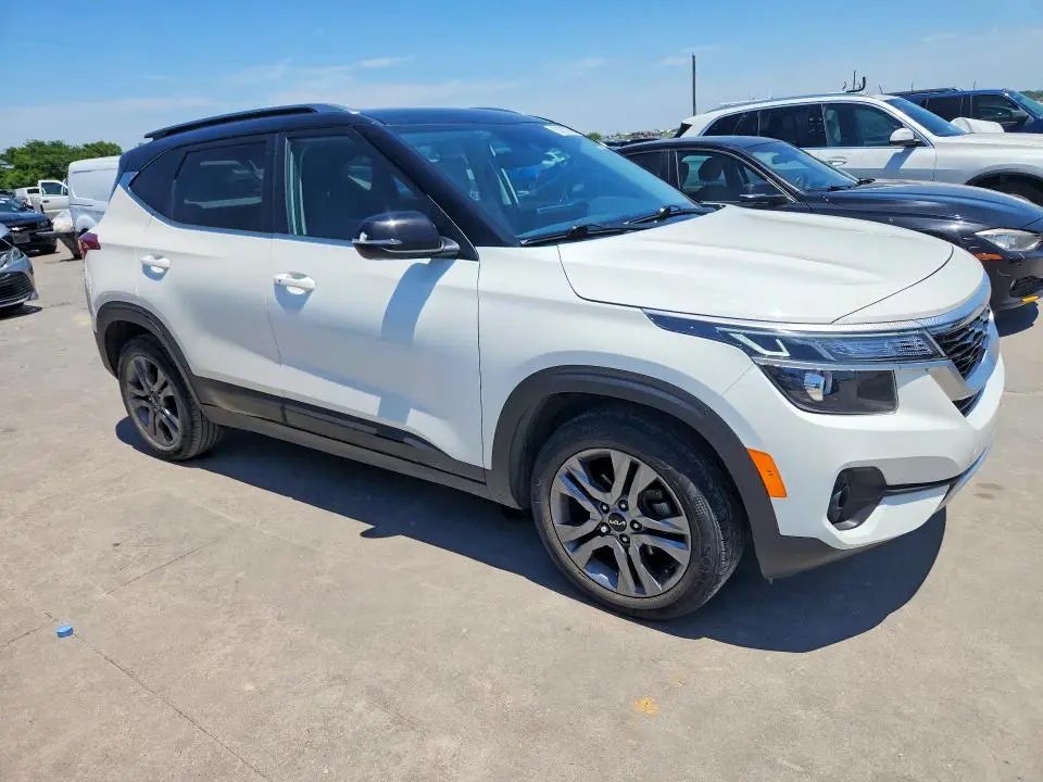 2022 KIA SELTOS S  