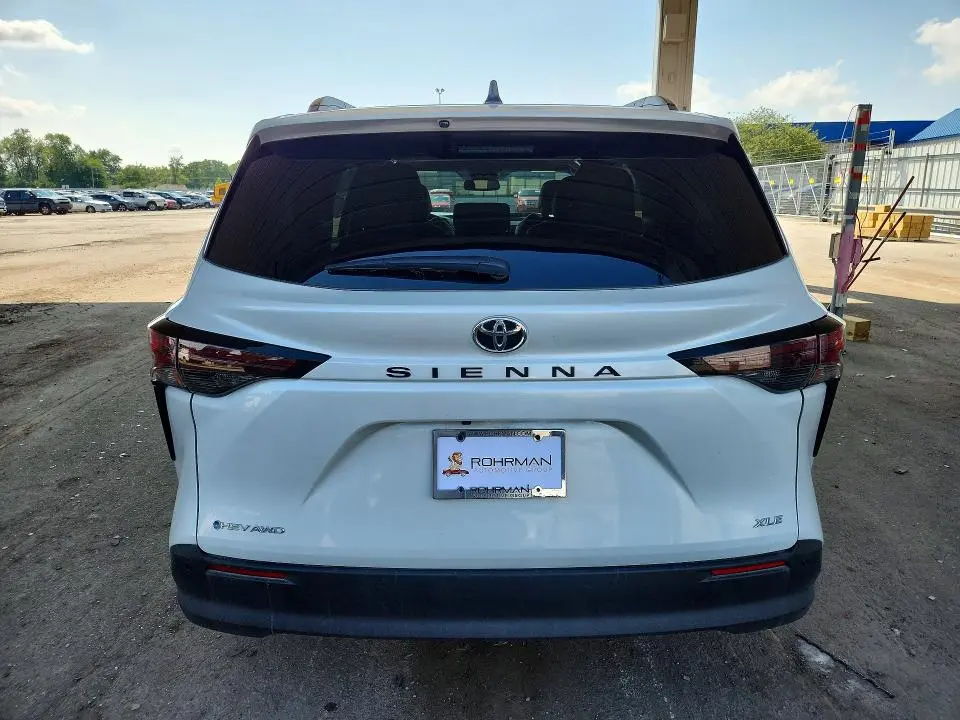 2026 TOYOTA SIENNA XLE 7-PASSENGER  