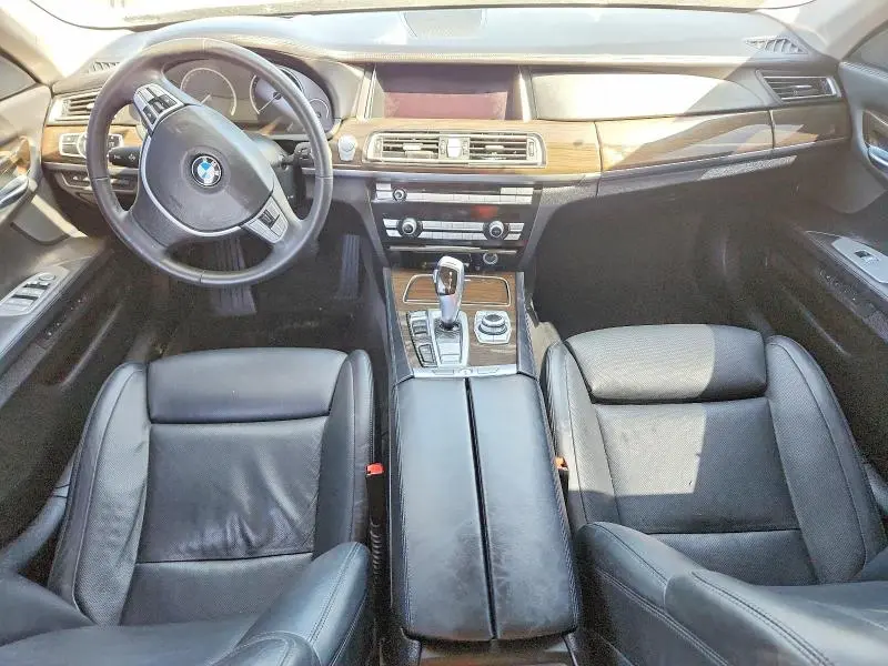 2013 BMW 750 XI  