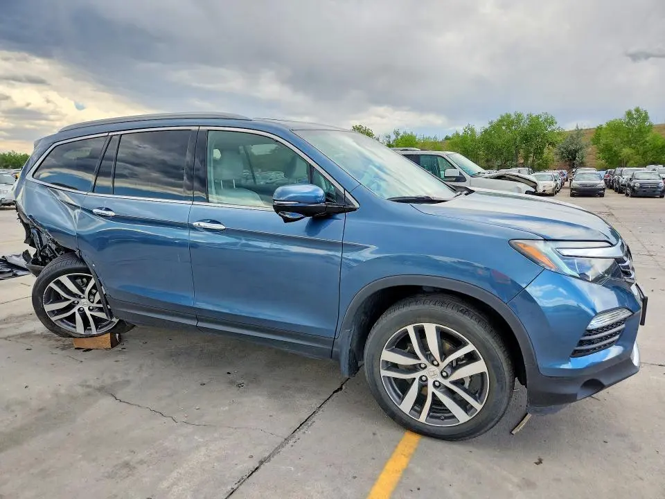 2017 HONDA PILOT TOURING  