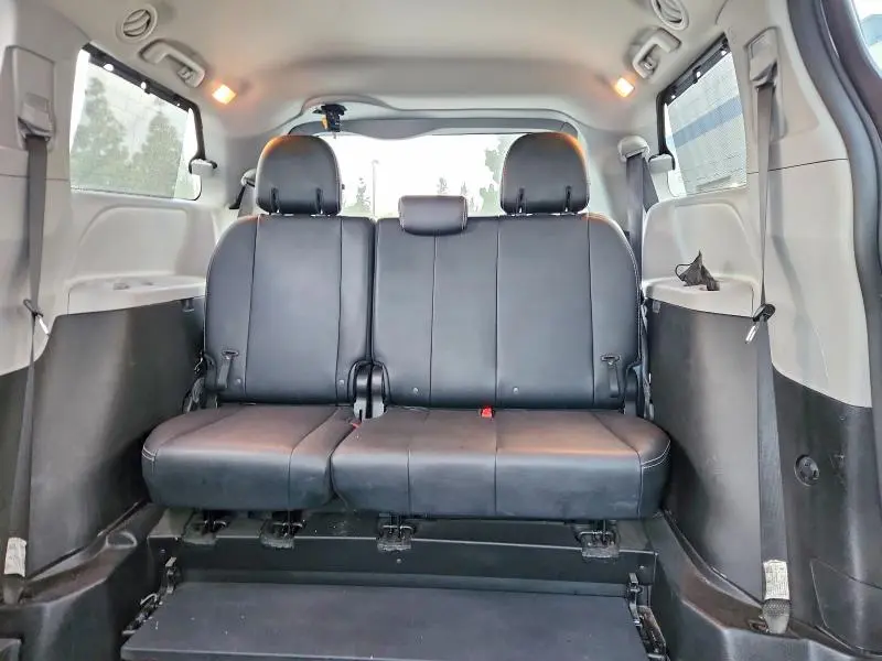 2018 TOYOTA SIENNA SE 8-PASSENGER  