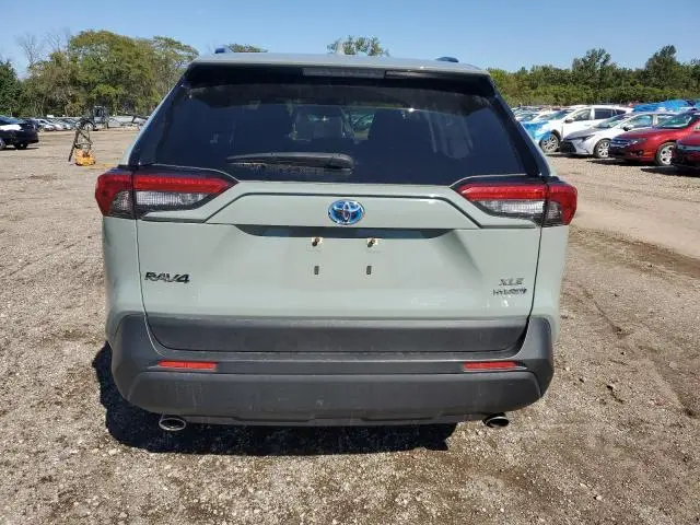2021 TOYOTA RAV4 XLE  