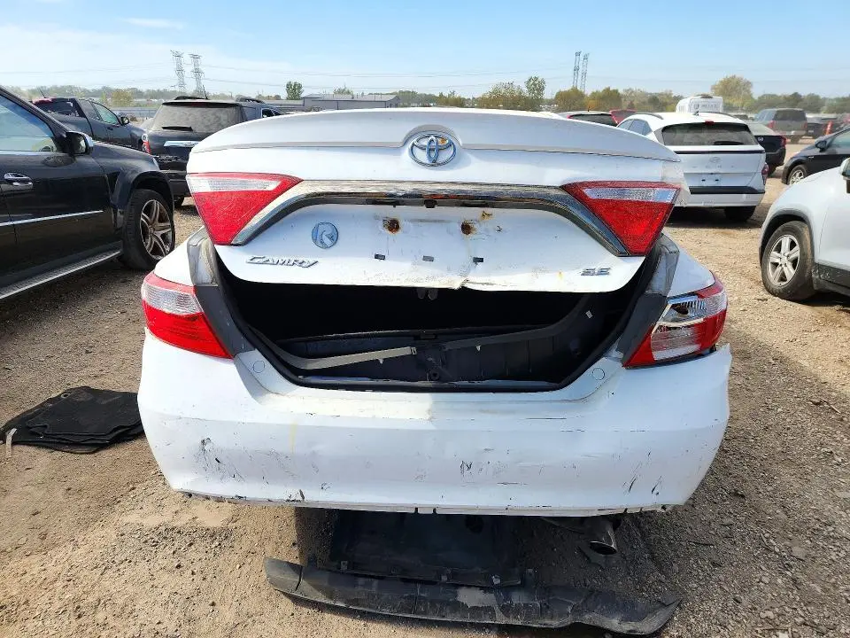 2016 TOYOTA CAMRY SE  