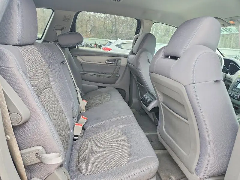 2014 CHEVROLET TRAVERSE LS  