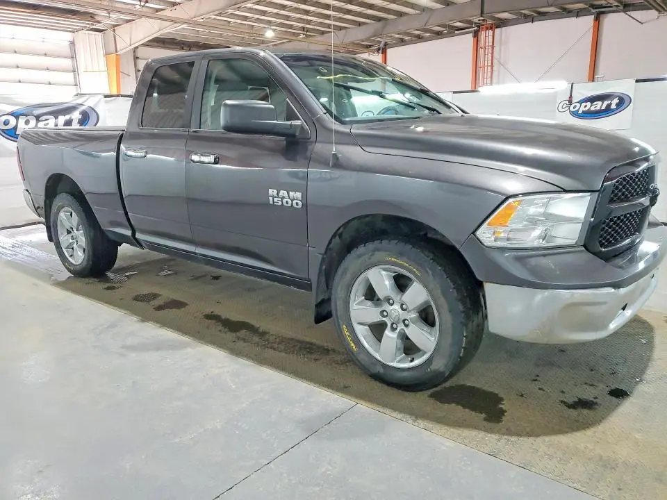 2016 RAM 1500 SLT  