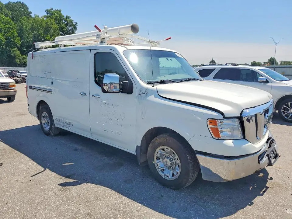 2015 NISSAN NV 2500 HD SL  