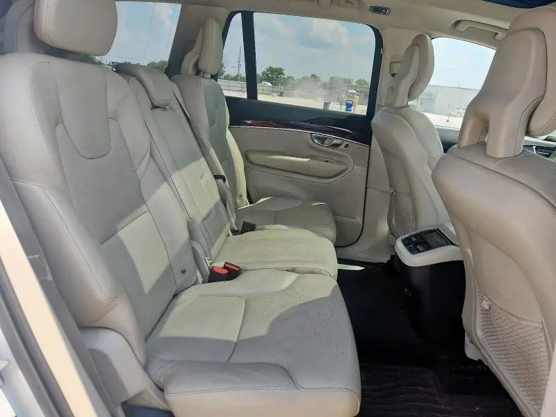 2017 VOLVO XC90 T6