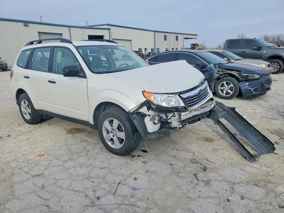 2010 SUBARU FORESTER XS  
