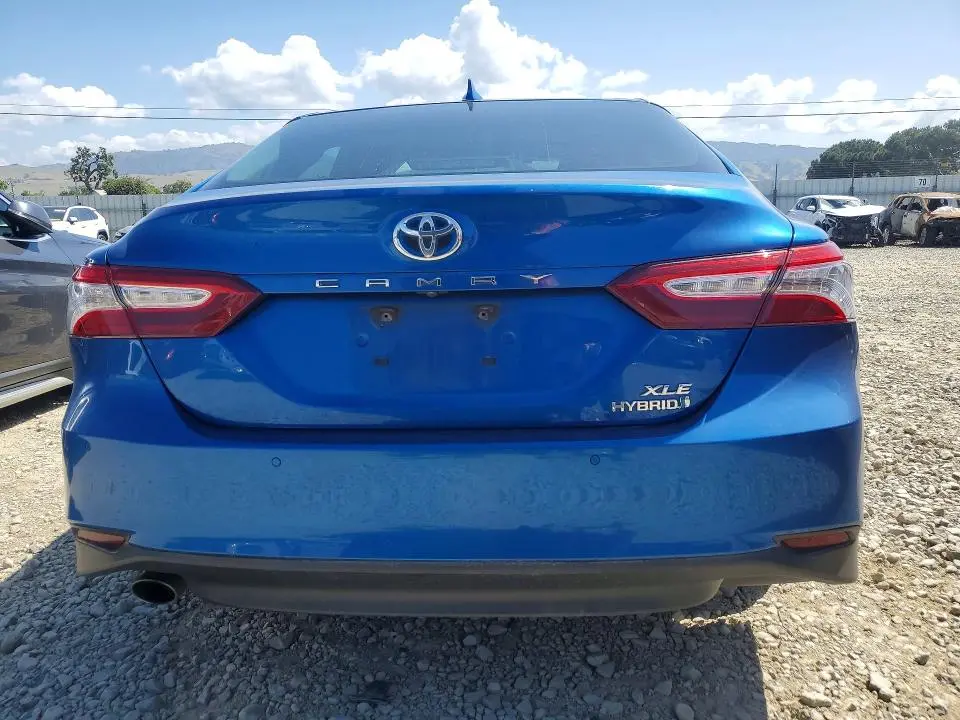 2020 TOYOTA CAMRY XLE  