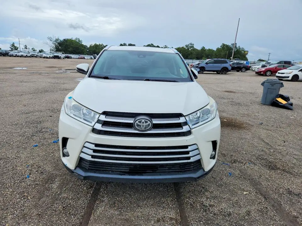 2017 TOYOTA HIGHLANDER XLE  