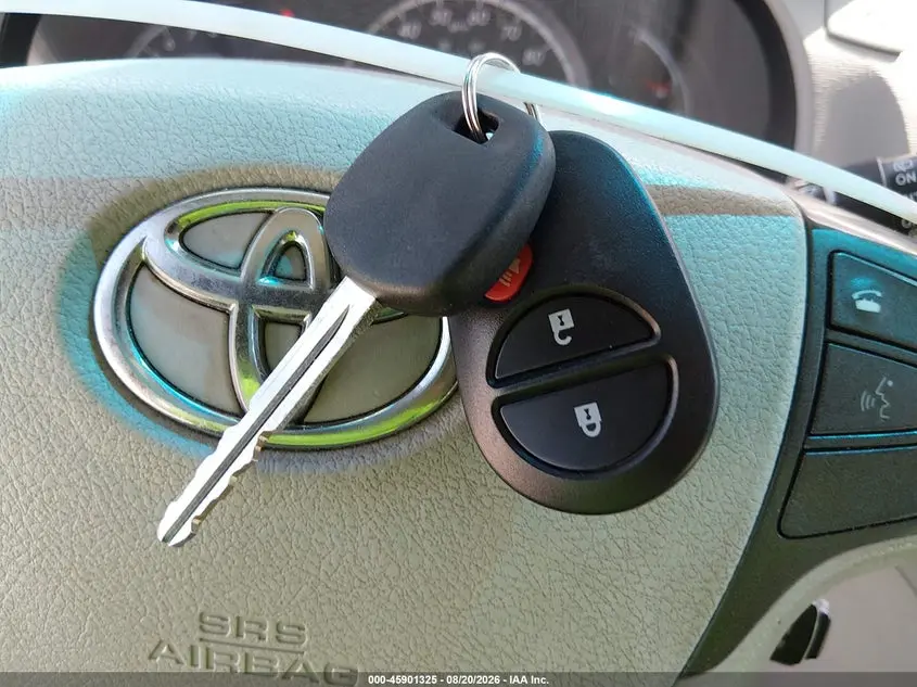 2014 TOYOTA SIENNA LE V6 8 PASSENGER