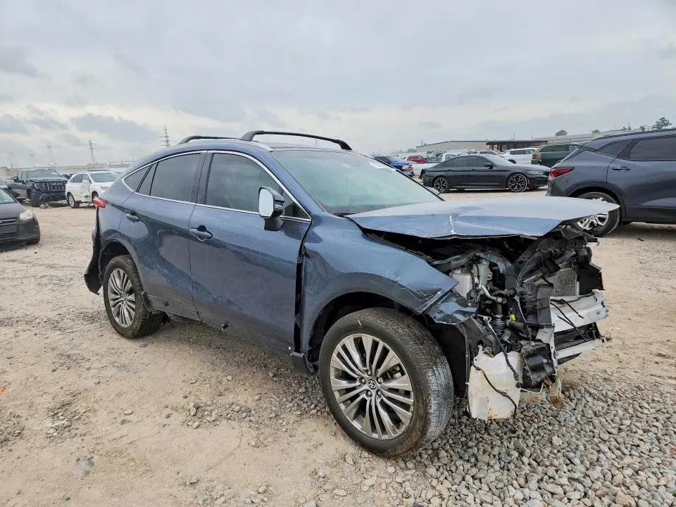 2024 TOYOTA VENZA XLE  